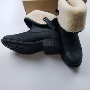 UGG Aldon Boots Sz 9.5